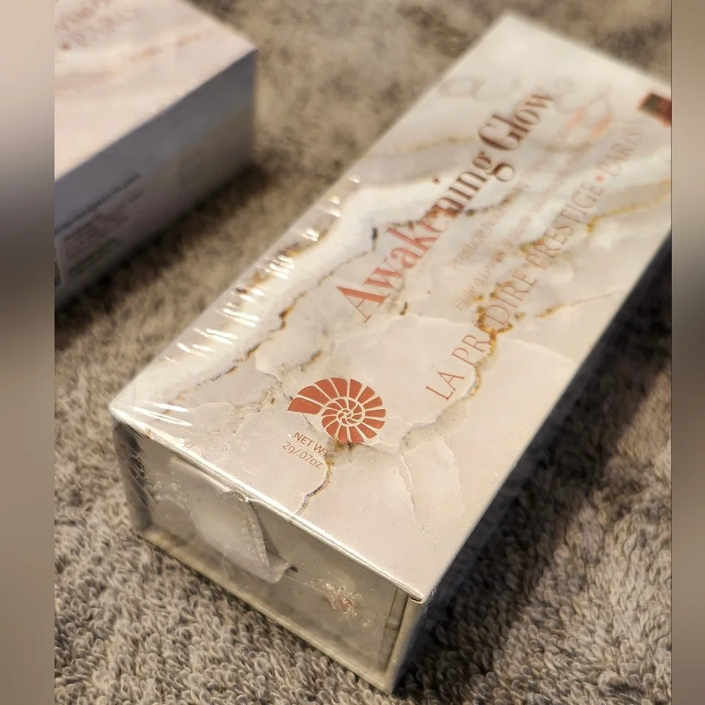NIB-Awakening Glow LA Predire Prestige Nourishing Peach Shiny Lip Oil